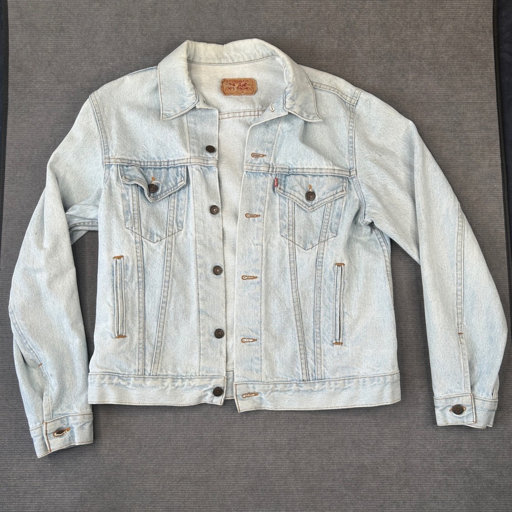 Vintage Levis Trucker y2k Jacket Light Wash Denim 4 Pocket Made in USA Mens M